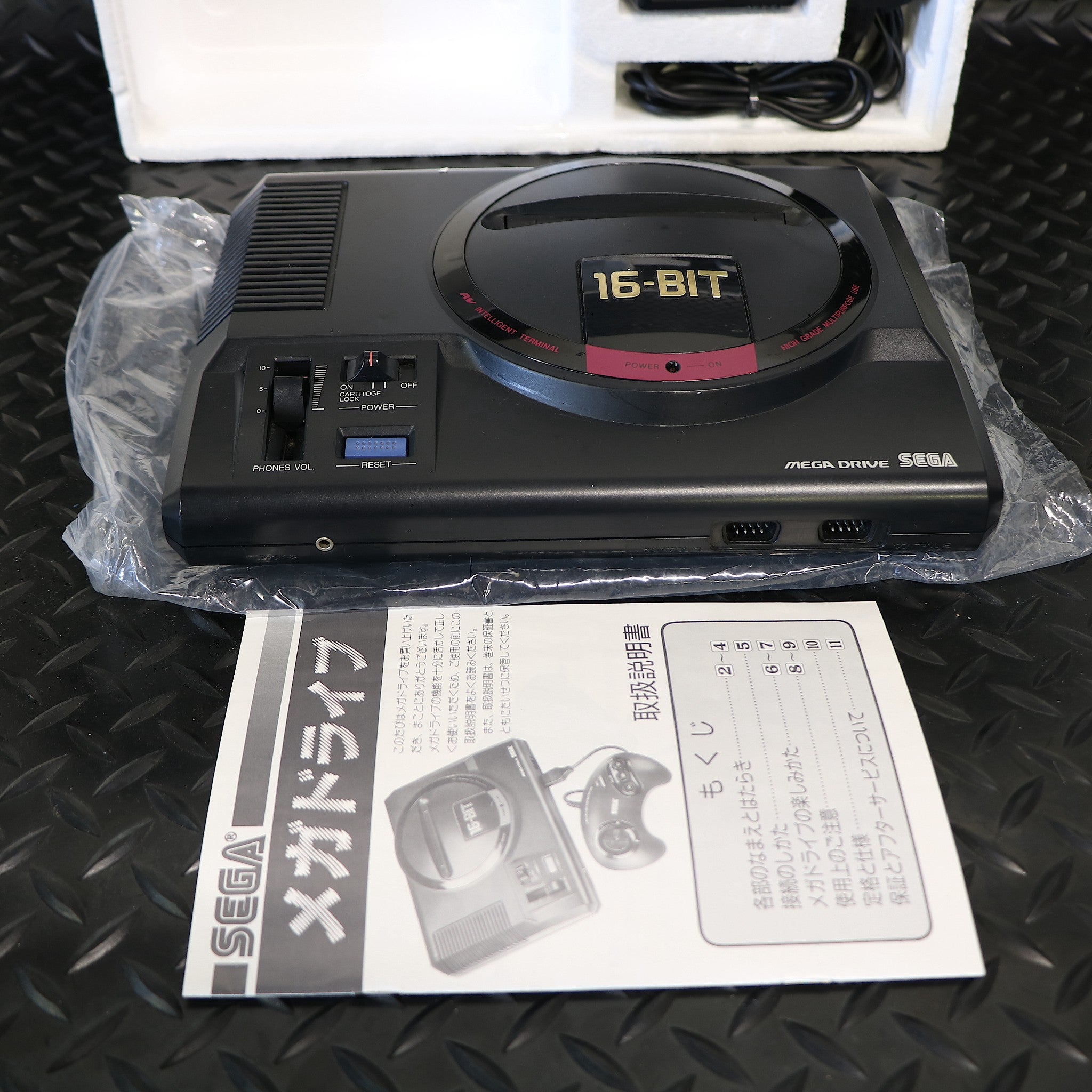 Sega MegaDrive Console | 16 Bit | Japan Vintage Version HAA-2510 NTSC-J