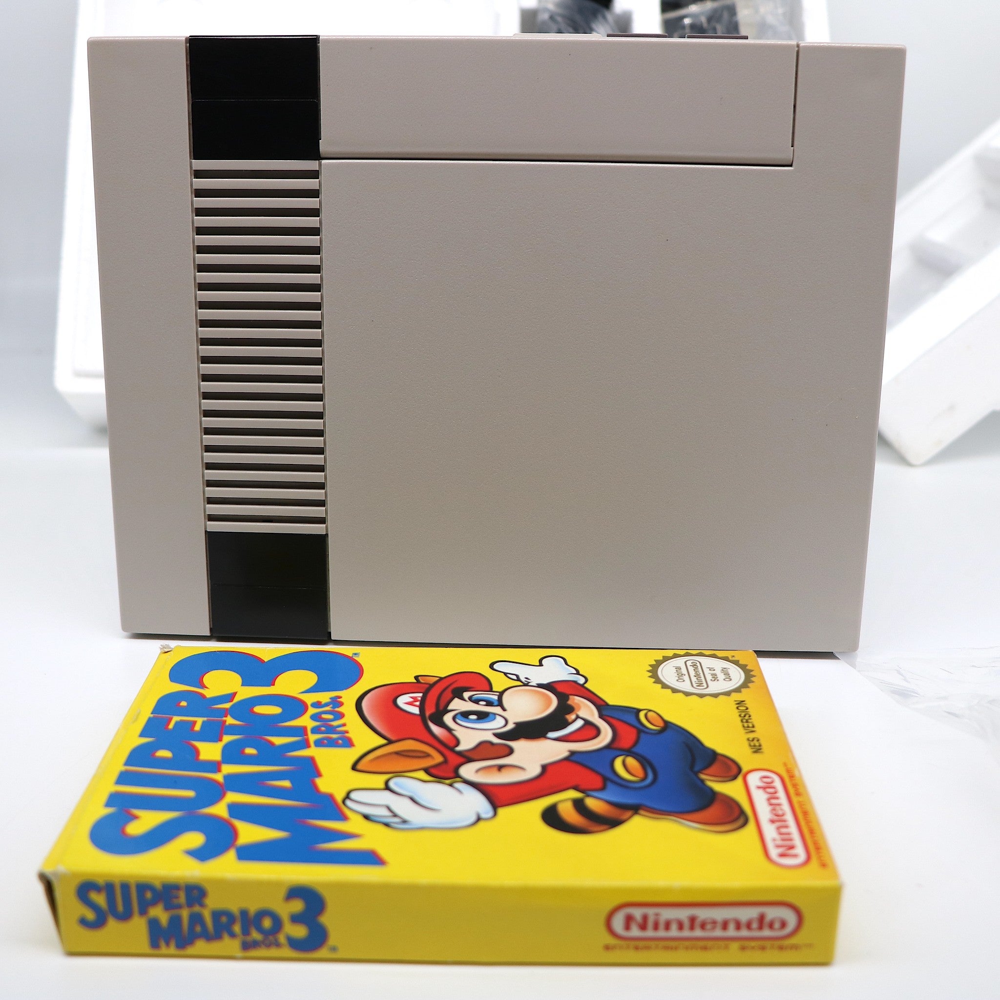 NES Nintendo Entertainment System Console | Super Mario 3 Bros Game Pak | Boxed